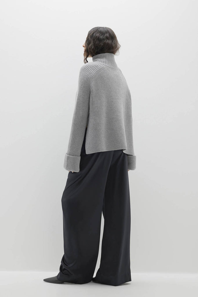 ISABELLA CASHMERE TURTLENECK SWEATER