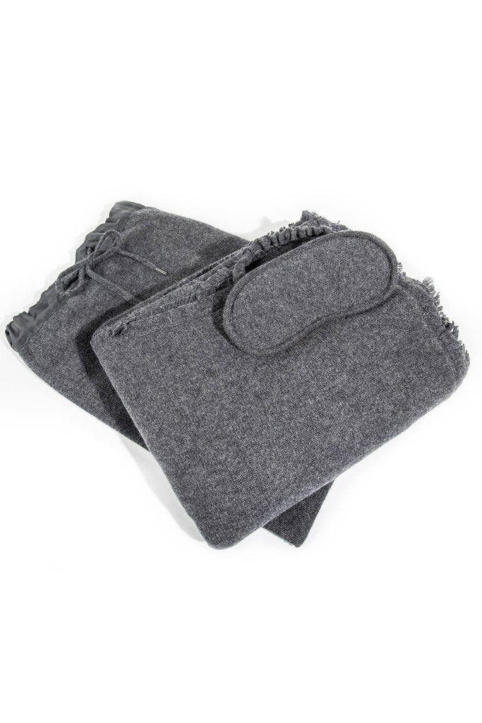 THE CASHMERE TRAVEL SET