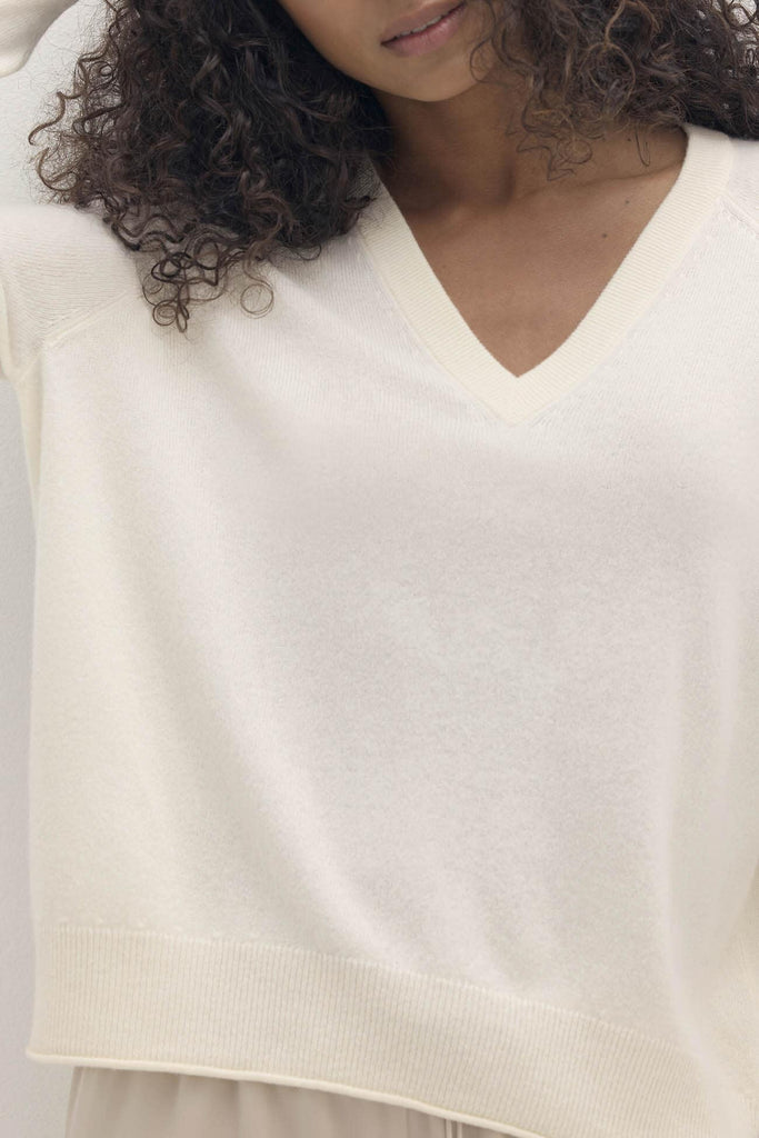 HARLYN V-NECK CASHMERE SWEATER